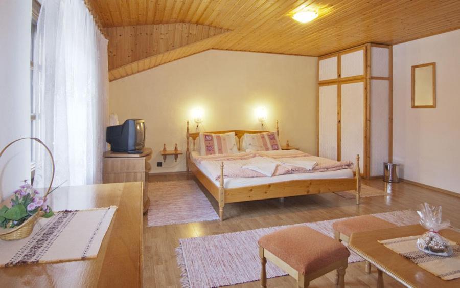 Penzion Spissky Dvor Smižany Exteriör bild